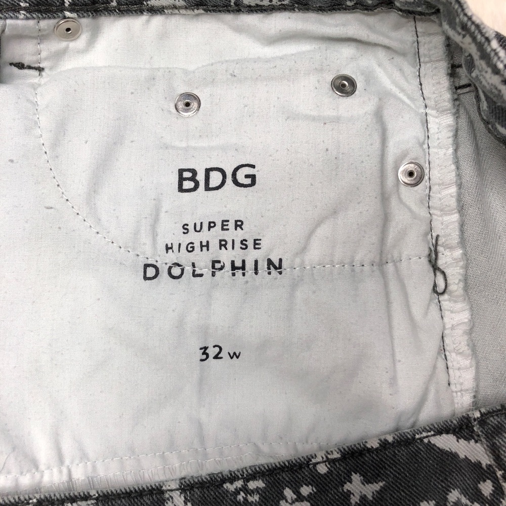 Urban Outfitters BDG High Rise Cut Off Shorts - Picture 4 of 4